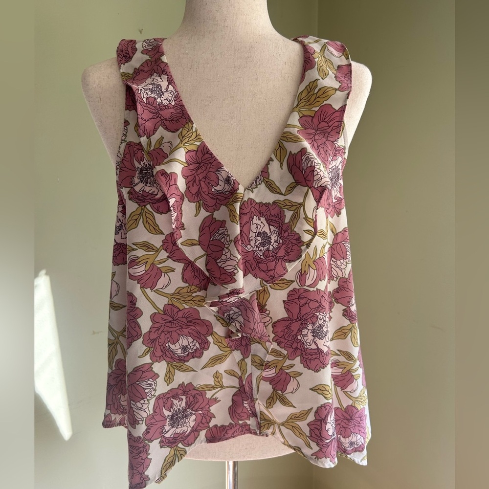 Leith Size M floral sleeveless top. V neck w/ruffle  Asymmetrical hem Lovely!